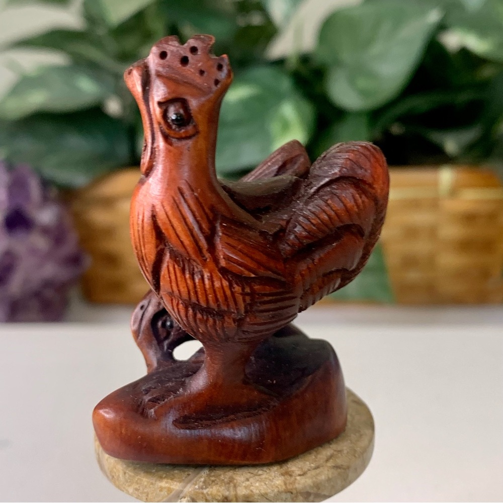 Boxwood Rooster Netsuke Hand Carved Chicken Hen & Chick Wood Animal Carving VTG - Picture 4 of 11